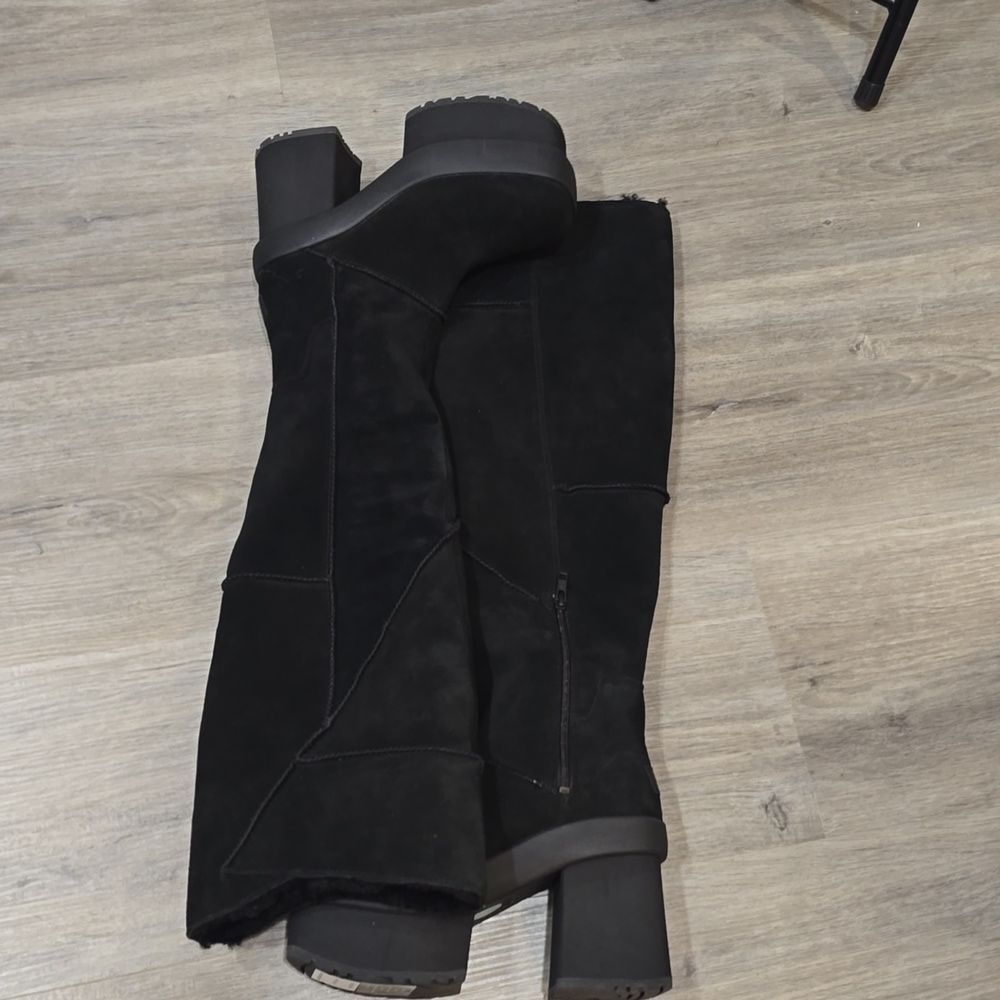 Ugg New Heights Platform XTra Boots- Black - Picture 15 of 16